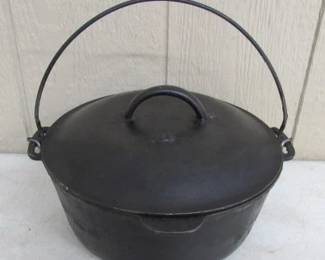 Lodge Cast Iron Dutch Oven