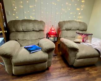 Upholstered reclining chairs