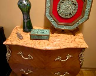 Chest with marble top and decorative accessories