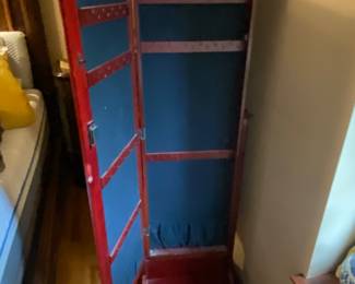 Hanging areas for necklaces 