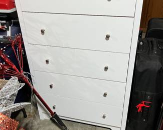 Chest of drawers