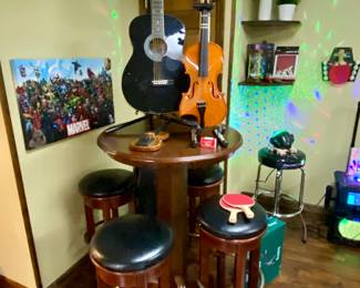 High top table and 4 barstools