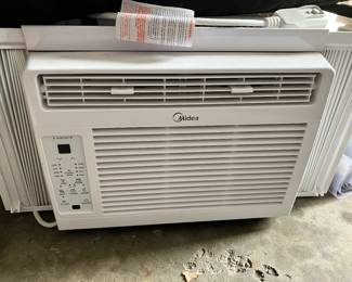 Window air conditioner with remote