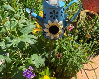 Lawn art, butterfly lawn spinner