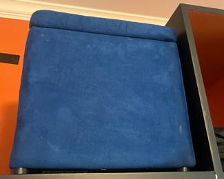 Storage ottoman 