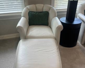 Gorgeous leather chair with ottoman (set of 2)