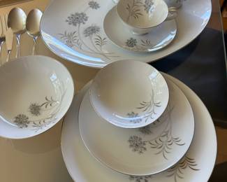 HARRIET by Narumi china set.
