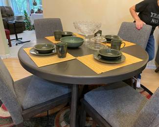 table w/4 chairs