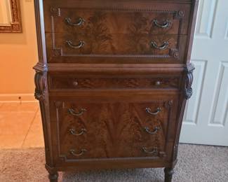 Chest of drawers that matches king bed 