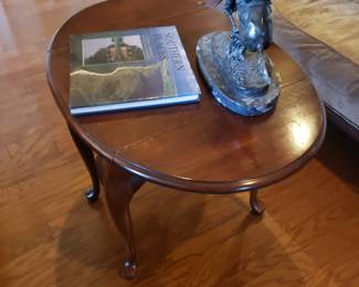 Drop leaf table