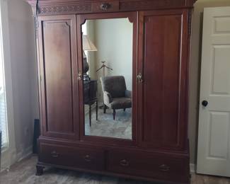 Large wardrobe armoire w pull out shelves in the middle