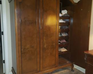 Large wardrobe w pull out glass front drawers