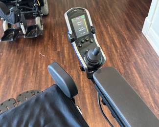 2016 iLevel Q6 w/5 Miles comes with 2 chargers