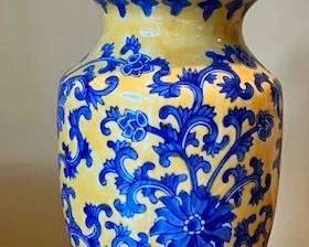 Ceramic urn/vase with lid