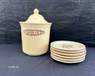 009 Vintage Pfaltzgraff Village Cookie Jar plates