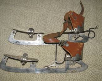 Nice old skates with key