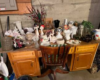 Fenton, decorative items, desk