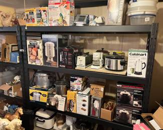 Nice kitchen, canning items