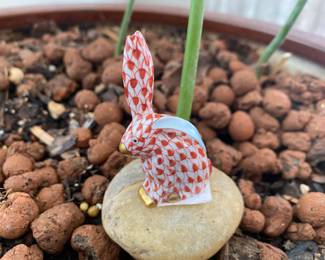 HEREND FISHNET BUNNY