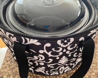CROCKPOT COMES WITH CARRIER