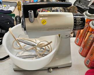 VINTAGE STAND MIXER