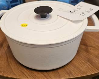 CAST IRON DUTCH OVEN