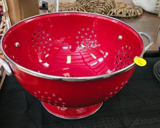 RED COLANDER