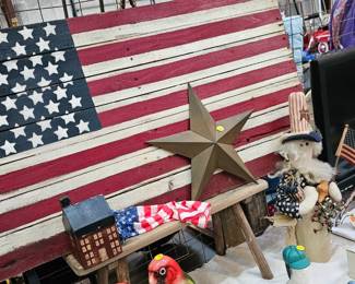 AMERICAN FLAG AND INDEPENDENCE DAY DECOR