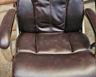 ROLLING OFFICE CHAIR