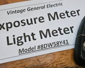 EXPOSURE METER / LIGHT METER