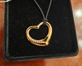 Tiffany & Co. 18k open heart 