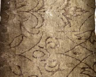 $300 USD     Tonal Taupe Beige Area Rug JB240-3     Elevate your living space with our Tonal Taupe Beige Area Rug. Its tonal color palette and soft texture create a sophisticated and luxurious feel. Perfect for adding warmth and elegance to any room.
Dimensions: 120 x 98"
Condition: Very good
Local pick up Lake Oswego, Oregon.  Contact us for shipper suggestions.      https://goodbyhello.com/products/black-chair-240-02-copy?_pos=4&_sid=9845e4c55&_ss=r