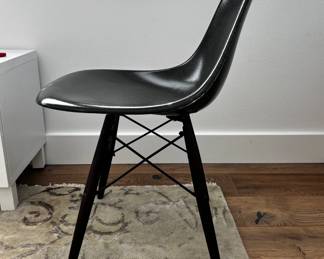 $190 USD      Case Study Side Shell Dowel Black Chair JB240-02     Elevate your space with the sophisticated elegance of the Case Study Side Shell Dowel Black Chair. Crafted with a sleek black finish and sturdy dowel legs, this chair exudes luxury and exclusivity. Perfect for adding a touch of artistic flair to any room, it's the perfect combination of style and functionality.
Dimensions: 18.5 x 19 x 31"H  |  Seat: 18H in
Condition: On of the legs has a small part of the wood that has broken off.  It does not affect the stability nor can you see it unless you look under the chair.
Local pick up Lake Oswego, Oregon.  Contact us for shipper suggestions.      https://goodbyhello.com/products/article-white-canopy-trundle-storage-bed-240-01-brand-copy?_pos=9&_sid=9845e4c55&_ss=r