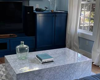 $1360 USD     Large Marble Grey Veined Rectangular Coffee Table JB240-12     Crafted with high-quality marble, this luxurious and stylish piece is sure to make a statement in your home. The spacious design allows for ample room to entertain guests or display your favorite decor. Bring sophistication and elegance to your living room with this premium coffee table.
Dimensions: 59 x 35.5 x 12"H 
Condition: Used in very good condition commensurate with age and use. 
Local pick up Lake Oswego, OR 97035.  Shipping suggestions available upon request.       https://goodbyhello.com/products/black-channel-back-office-chair-240-11-copy?_pos=11&_sid=9845e4c55&_ss=r