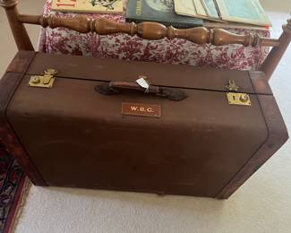 VINTAGE BOYLE Suitcase Luggage nice wooden hangers