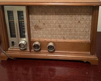 Mid-century Zenith AM / FM two radio