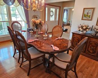 Dining room table and chair set 