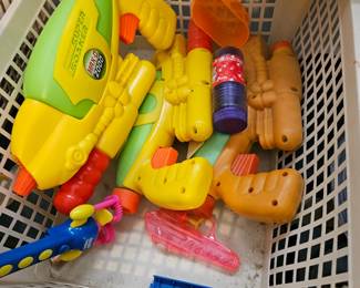 Super soaker water guns