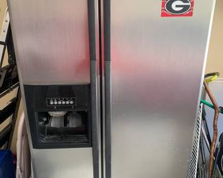 Side by side refrigerator