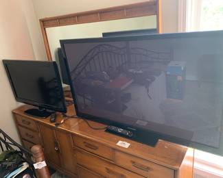 Electronics including flat screen televisions, steror equipment and more!