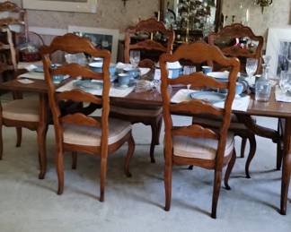 Elegant dining table with 8 chairs 