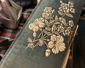 Victorian photo binder full of photos 