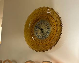 Vintage Indiana glass co amber glass clock 
