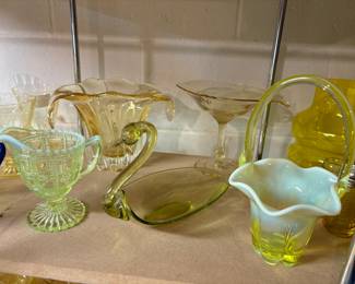 Fenton, vaseline glass swan / creamer / ice bucket, mid century amber glass