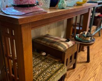 Clean and elegant oak table, antique foot stool