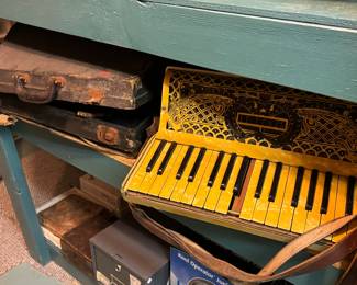 Vintage working accordion 