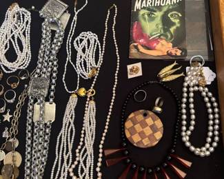 Art deco necklace, books, pearls