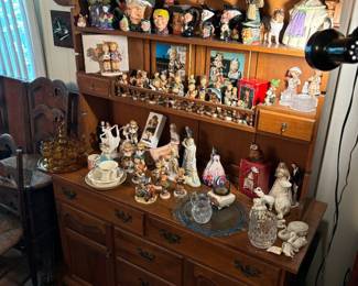 Nice 2 piece maple hutch