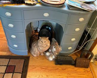 Cute robbins egg blue desk, cat statue, door stops