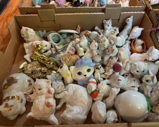 Cat figurines 